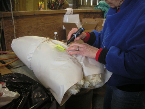 Labeling the fleece fore storage
