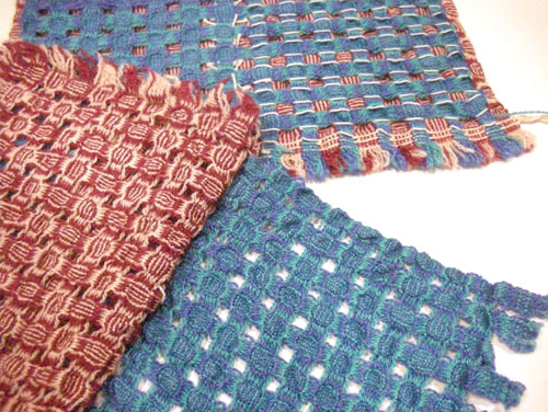 Display of a woven fabric with holes